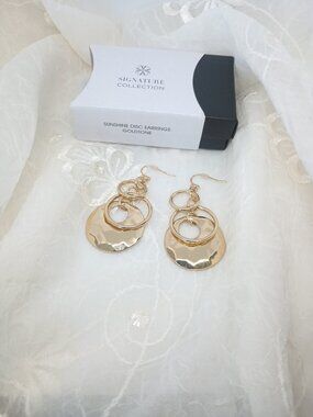 Vintage 2017 Avon Sunshine Disc Earrings Goldtone NIB